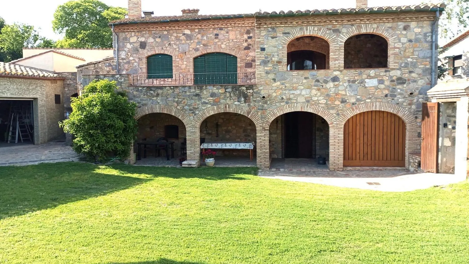 Cal Uverni location